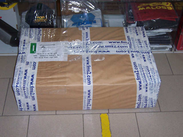 copertura con carta da pacco e sigillatura con nastro originale FMS2