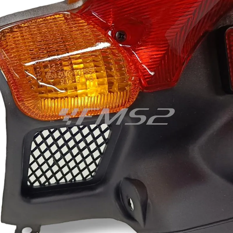 Fanale posteriore completo di parafango e gemme fanale e frecce con colori originali per scooter MBK Booster Next generation prodotti dal 1997 fino al 2006, ricambio 204324B