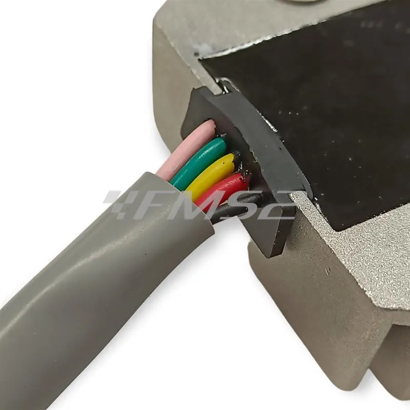 V734100116 Regolatore di tensione Kymco people s 125- 200 05 Bergamaschi