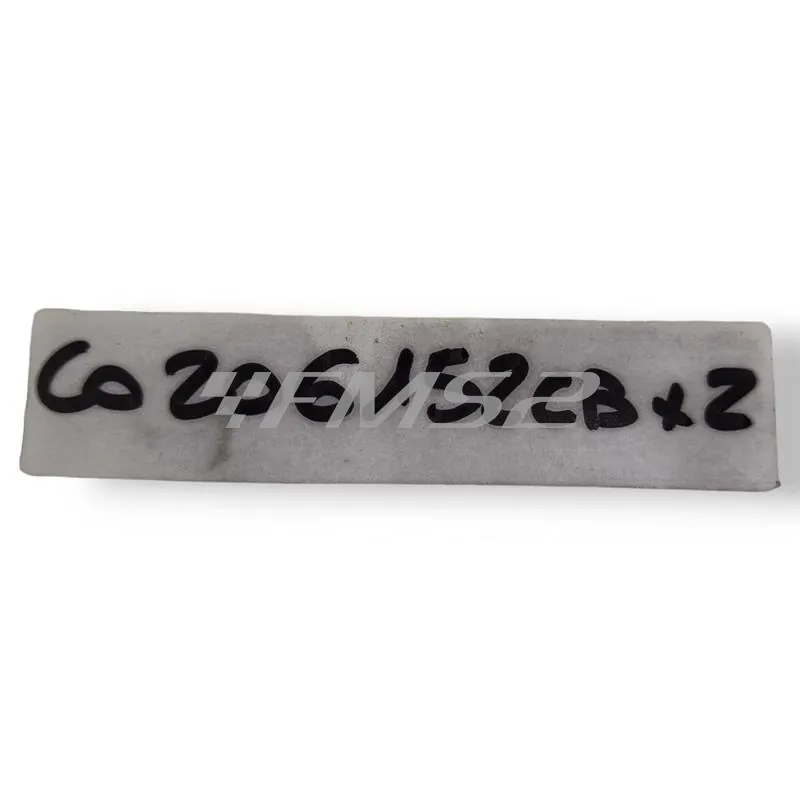 Attacco FAR in metallo zincato argento per specchi retrovisori con attacco inferiore M8 destro e filetto interno superiore M10 x 1,25 sinistro, ricambio C0206152CB