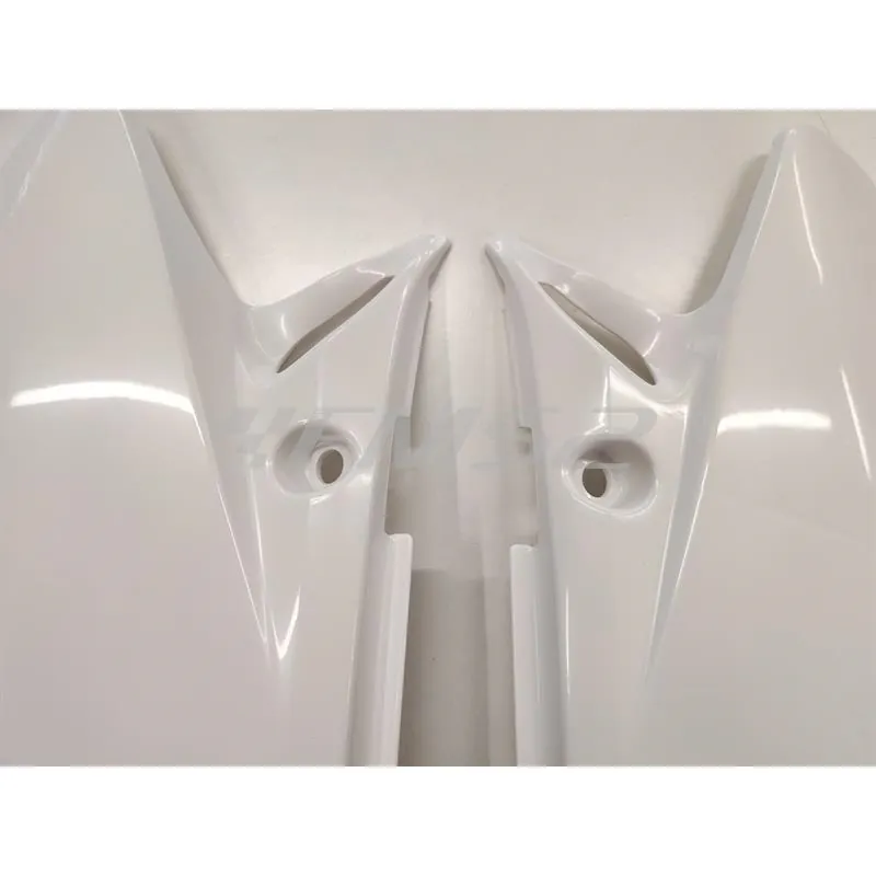w23207 Coppia fianchetti sotto sella posteriori HM - Vent in plastica di colore bianco senza grafiche per HM e Vent 50 cc e 125 cc enduro e motard