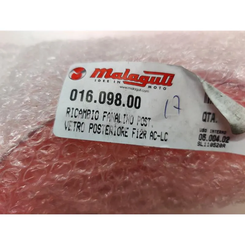 Ricambio gemma fanale posteriore di colore rosso originale Malaguti per scooter F12R prodotti dal 2007 in poi con raffreddamento ad aria e liquido , ricambio 01609800