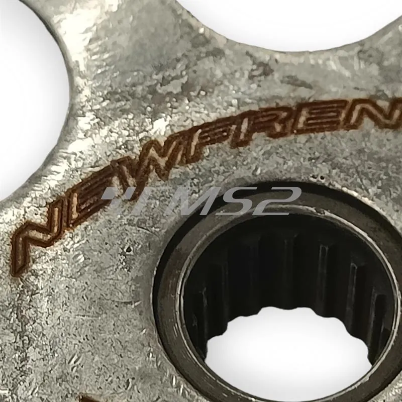 Campana frizione Newfren tipo originale per maxi scooter Mbk Booster, Nitro, Ovetto e Yamaha Bw's, Aerox e Neo's 100 cc 2 tempi prodotti dal 1999 al 2001, ricambio G0688