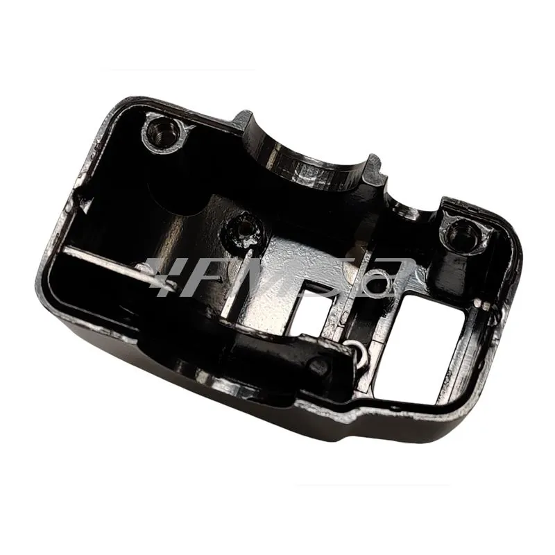 00135054 Coperchio anteriore comando devio fanali destro nudo senza pulsante avviamento  in alluminio di colore nero per scooter e maxi scooter Kymco Agility 50, 125, 150 e 200 cc