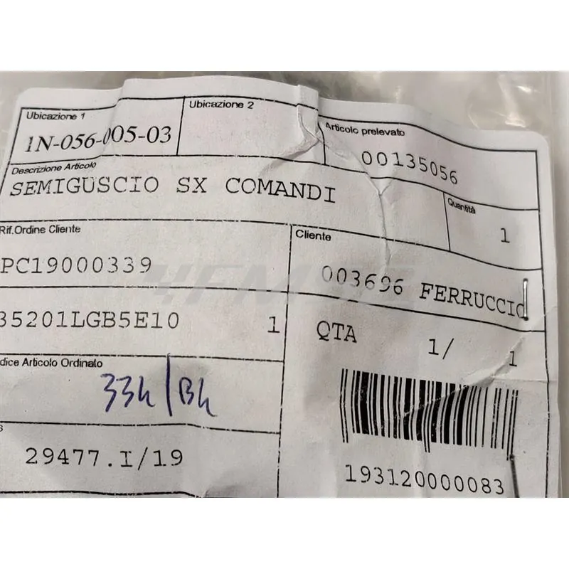 00135056 Coperchio anteriore comando devio fanali sinistro nudo senza pulsanti in alluminio di colore nero per scooter e maxi scooter Kymco Agility 50, 125, 150 e 200 cc