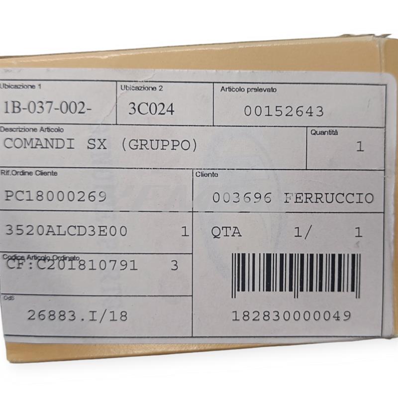 Comando devio luci sinistro completo di coperchio posteriore per scooter e maxi scooter Kymco 50, 125, 150 e 200 cc, ricambio 00152643