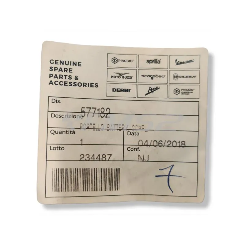 Tappeto centrale in plastica rigida di colore nero per Piaggio Vespa GranTurismo, GT, GTV 125, 200,250 e 300 cc 4 tempi , ricambio 577182