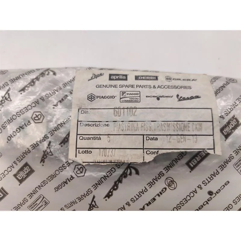 601102 Piastrina fiss. trasmissione contachilometri (Piaggio Gilera)