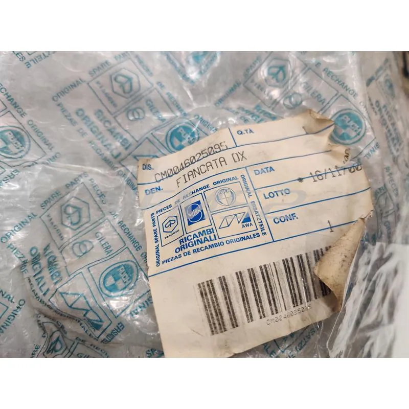 CM0046025095 Fiancata destro  (Piaggio Gilera)