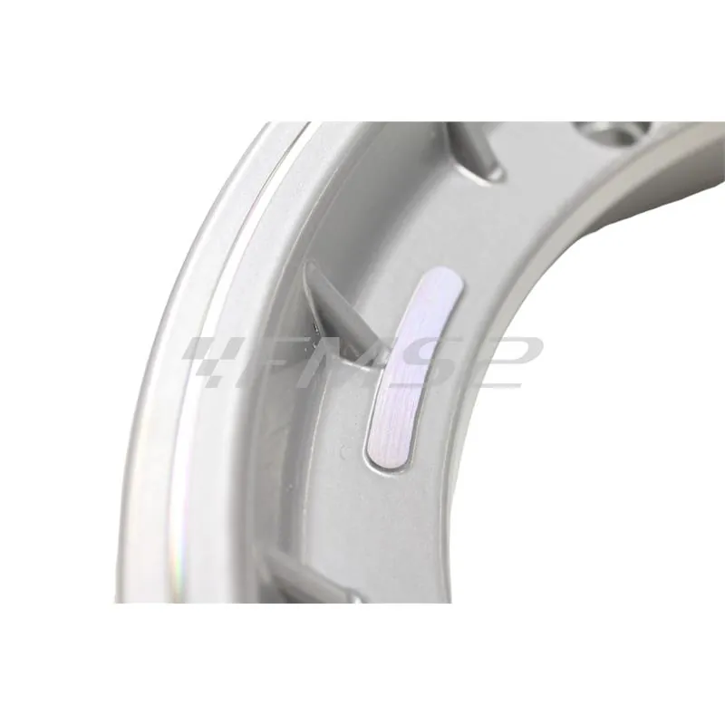 4555620 Cerchio in alluminio tubeless Fa Italia monopezzo di colore argento metallizzato con fresature cromate per montaggio su Piaggio Vespa 50, 125, 150, 180 e 200 cc con cerchi da 10 pollici