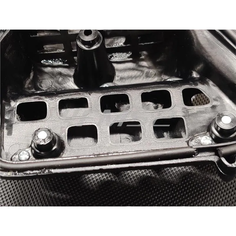 Coperchio scatola filtro UFO con aperture maggiorate per motori Yamaha e Minarelli orizzontali raffreddati ad aria e liquido con scatola filtro originale, ricambio SC06007001