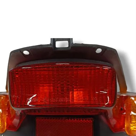 Fanale posteriore completo di parafango e gemme fanale e frecce con colori originali per scooter MBK Booster Next generation prodotti dal 1997 fino al 2006, ricambio 204324B