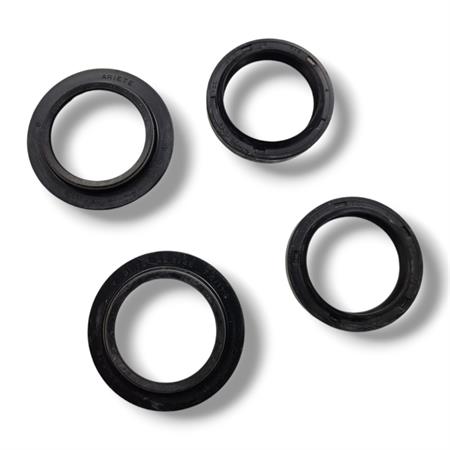 Kit paraolio e parapolvere Mentasti per forcella anteriore Malaguti con misura 31,7X42X7/9 e 31,75X42,8/48X7,6/11,6, ricambio ARI077