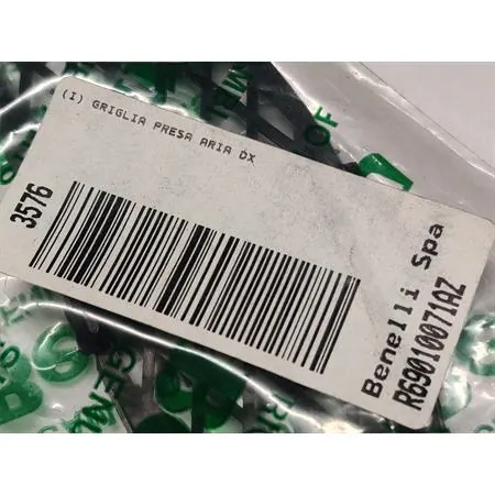 Griglia presa aria destra Benelli in plastica nera per scooter Benelli modelli 491 tutte le serie e modelli prodotti fino al 2004, ricambio R69010071AZ