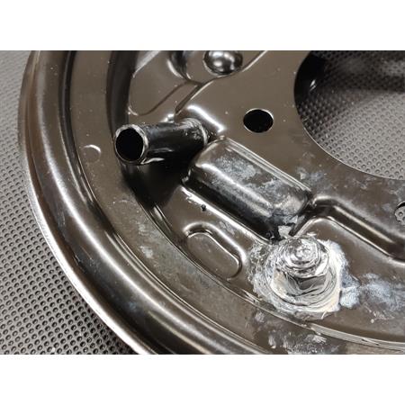 Disco porta ganasce posteriore destro originale Piaggio in metallo verniciato di colore nero per Piaggio Ape 50 prodotte dal 1980 fino al 2017, ricambio 15360-DX
