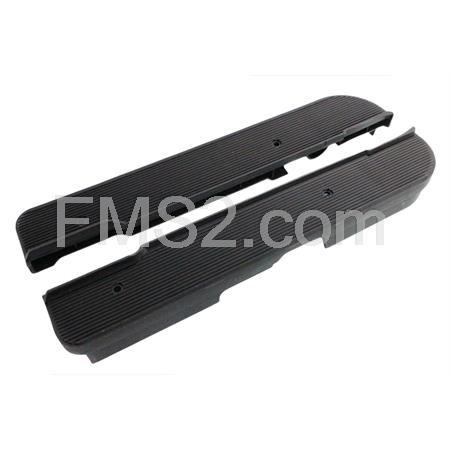 Coppia pedana poggiapiedi in plastica di colore nero con bordino alto per Piaggio si fl2 (CIF), ricambio 8000-8T