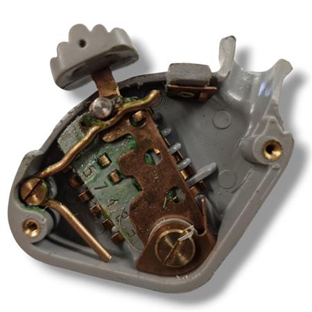 Commutatore devio luci CIF originale per Piaggio Vespa 125 VM2T e VN1T e VN2T prodotte dal 1954 fino al 1957 e Vespa 150 fino al telaio 51010 prodotte dal 1955 fino al 1956, ricambio 9110