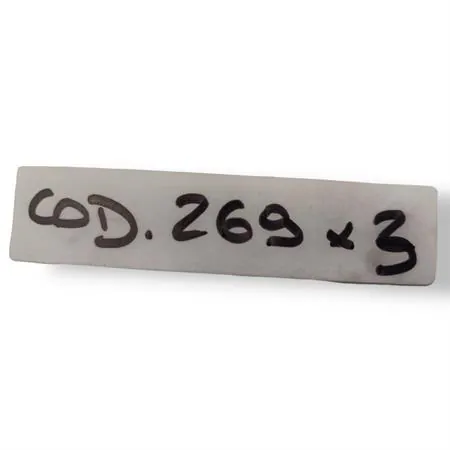 Attacco FAR in metallo zincato argento per specchi retrovisori con attacco inferiore M8 destro e filetto interno superiore M10 x 1,25 destro, ricambio 0269