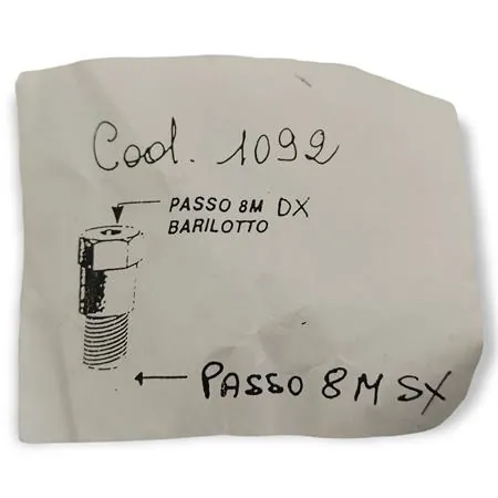 Adattatore attacco specchietto retrovisore FAR con filetto M8 sinistro esterno inferiore e filetto M8 destro interno superiore, ricambio 1092