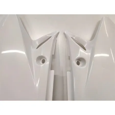 w23207 Coppia fianchetti sotto sella posteriori HM - Vent in plastica di colore bianco senza grafiche per HM e Vent 50 cc e 125 cc enduro e motard