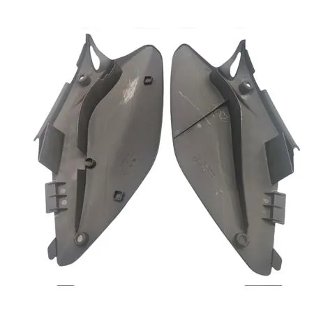 Coppia fianchetti sotto sella posteriori HM - Vent in plastica di colore nero senza grafiche per HM e Vent 50 cc e 125 cc enduro e motard, ricambio W23227