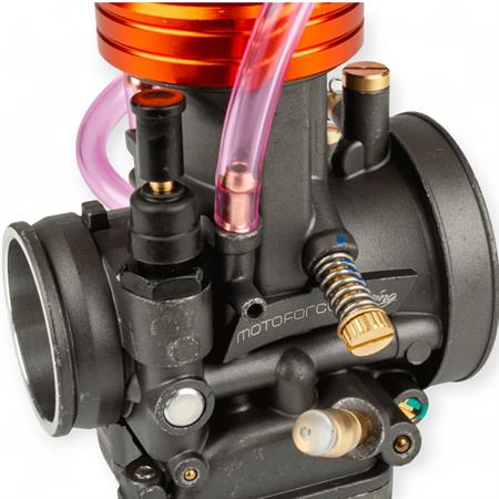 Carburatore PWK Motoforce Racing 24 mm di colore antracite e particolari anodizzati arancio con powerjet incluso per applicazioni varie 2 tempi, ricambio MF1620210