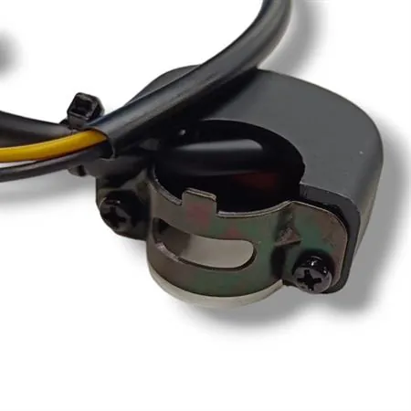 Bottone con fissaggio al manubrio diametro 22 mm per selezione map1 e map2 completo di 2 fili con attacco tondo maschio e femmina, ricambio AV2207