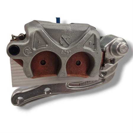 Pinza freno Brembo anteriore flottante silver 2 pistoncini Ø 24 mm con interasse di fissaggio 90 mm per enduro/cross/motard KTM, Gas Gas, Husqvarna, Sherco, Husaberg, ricambio 22A36013