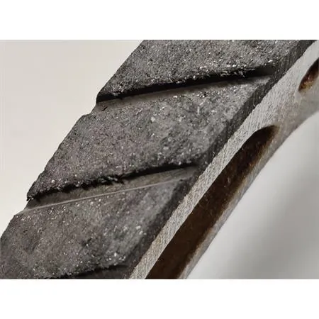 Ganascia freno a tamburo posteriore Newfren versione con tagli antiacqua, per ciclomotori Piaggio Ciao, Si, Grillo, Boxer, Boss, Bravo, SuperBravo, ricambio GF0190FTR