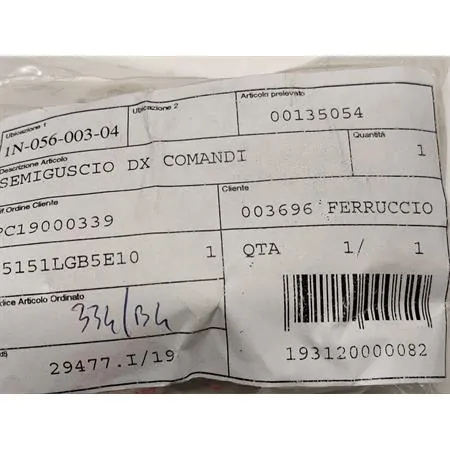 00135054 Coperchio anteriore comando devio fanali destro nudo senza pulsante avviamento  in alluminio di colore nero per scooter e maxi scooter Kymco Agility 50, 125, 150 e 200 cc