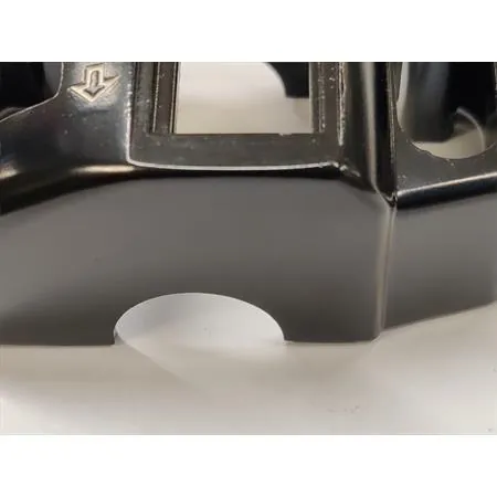00135056 Coperchio anteriore comando devio fanali sinistro nudo senza pulsanti in alluminio di colore nero per scooter e maxi scooter Kymco Agility 50, 125, 150 e 200 cc