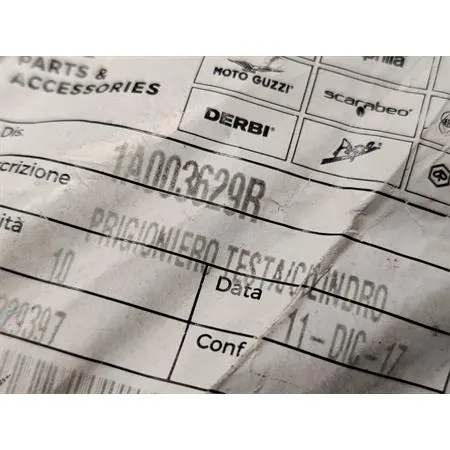 1A003629R Prigioniero fissaggio testa/cilindro maxi scooter con motore Piaggio raffreddati a liquido con cilindrata 125, 150, 180 e 200 cc