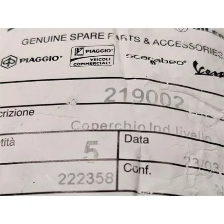 219002 Coperchio indicatore livello benzina in plastica nera sul serbatoio Piaggio vespa Pk 50 e 125 dalla serie XL in poi e Vespa PX 125, 150 e 200 dalla serie arcobaleno in poi 