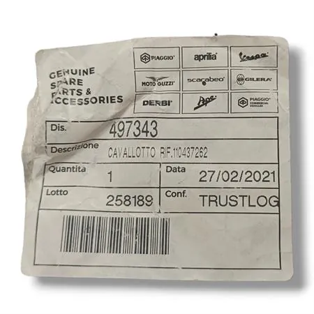 Cavallotto pompa freno con supporto attacco specchio retrovisore originale Piaggio - Gilera per maxi scooter con riferimento Brembo 110437262, ricambio 497343