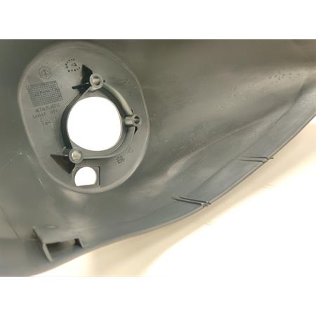 Parafango anteriore in plastica grezza non verniciabile di colore grigio scuro per scooter Piaggio Zip SP 50 prodotti dal 2006 in poi e adattabile anche sul modello dal 2000 al 2004, ricambio 59734900G7