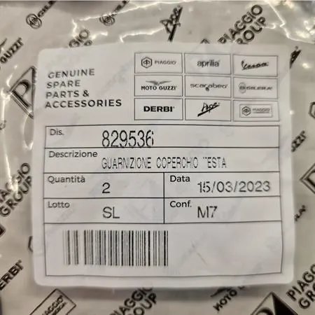 Guarnizione coperchio testa originale Piaggio in gomma nera per motori maxi scooter con motore Piaggio 125, 150, 180, 200, 250, 300 cc 4 tempi , ricambio 829536