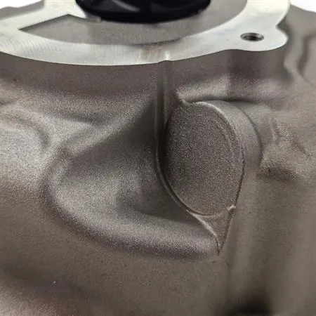 8798315 Coperchio copri volano in alluminio con pompa acqua originale Piaggio per maxi scooter 125/250/300 cc