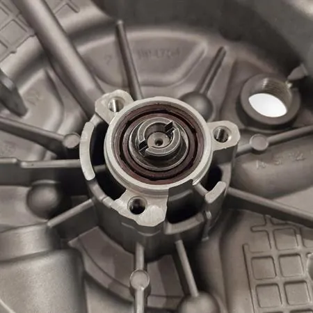 8798315 Coperchio copri volano in alluminio con pompa acqua originale Piaggio per maxi scooter 125/250/300 cc