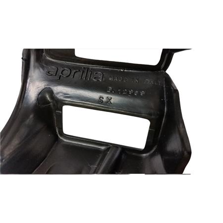 Supporto pulsantiera sinistra in plastica di colore nero originale per scooter Aprilia Sr 50 www, Stealth, Replica, Racing, D-tech prodotti dal 1997 al 2004 e Sr street 50 prodotti dal 2003 al 2012 , ricambio AP8238749