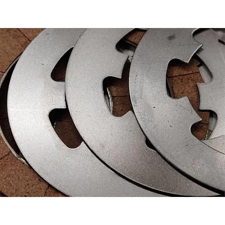 Serie dischi frizione Polini per Piaggio Vespa 50 - 125 Primavera - 125 ET3 modello Racing a 4 dischi in sughero, 3 in ferro e molla rinforzata, ricambio 2300013