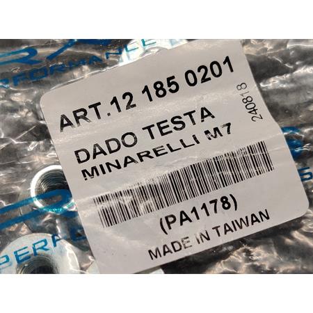 Dado RMS M7 rondellato per chiusura testa motori Minarelli orizzontali aria e liquido scooter uguale a quello originale con chiave da 10, ricambio 121850201