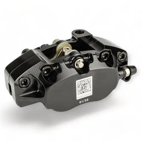 Pinza freno Stage6 MK2 RT a 4 pistoncini anodizzata nera e lavorazioni CNC completa di pastiglie organiche per utilizzo stradale e sportivo, ricambio S61400376BK