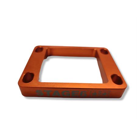 Basetta alza pacco stage6 in alluminio di colore arancio e spessore da 10 mm per motori Minarelli AM6 e Derbi, ricambio S63318806OR