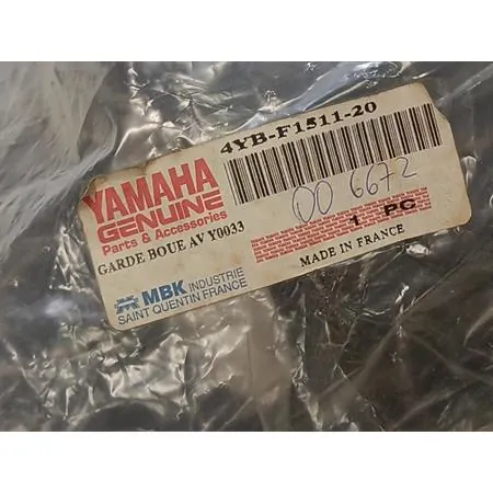 4YBF15112000 Parafango anteriore Yamaha